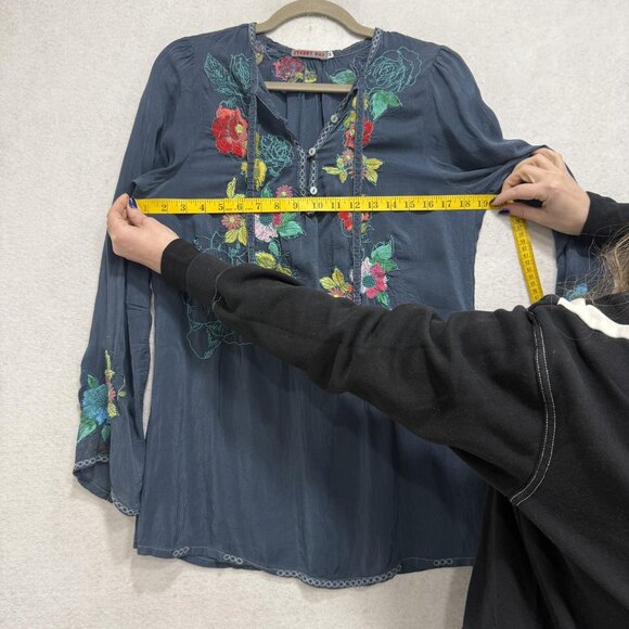 Johnny Was Tunic Shirt Womens Medium Blue Embroidered Floral Boho Peasant Top - Picture 3 of 15